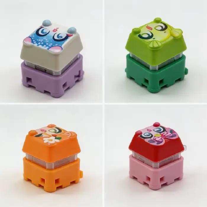 Clickeez Fidget Keycap Porte-clés Lumineux LED Interrupteur de Clavier Mécanique Anti-stress Boîte Mystère Breloque de Sac à Dos à Collectionner Cadeaux