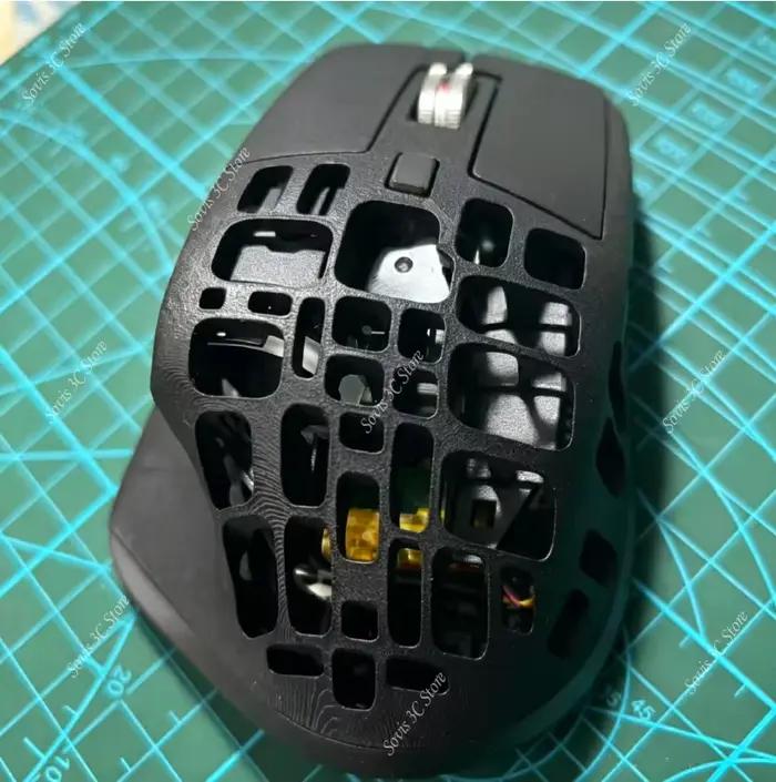 Coque de souris translucide en résine imprimée en 3D