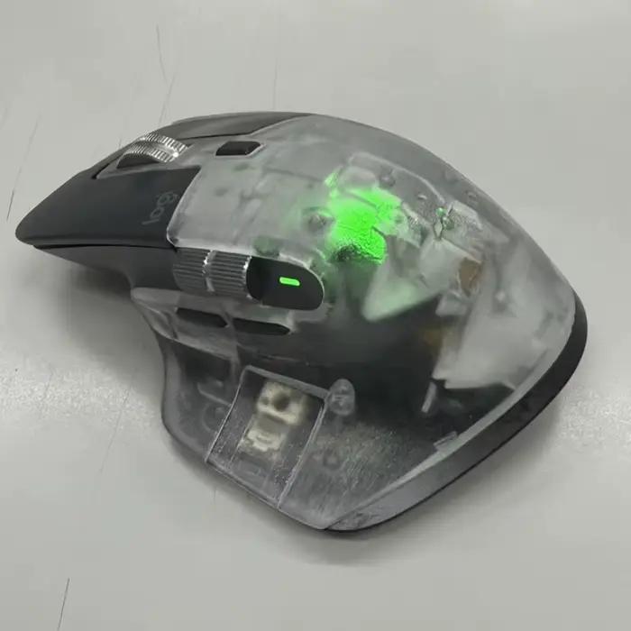 Coque de souris translucide en résine imprimée en 3D
