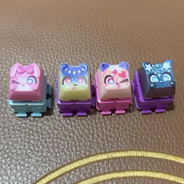 Clickeez Fidget Keycap Porte-clés Lumineux LED Interrupteur de Clavier Mécanique Anti-stress Boîte Mystère Breloque de Sac à Dos à Collectionner Cadeaux