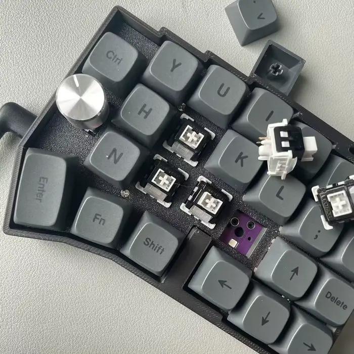 Clavier mécanique filaire divisé