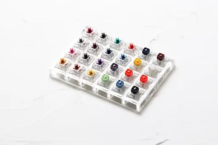 Testeur de 24 interrupteurs Kailh avec base acrylique et touches vierges pour claviers mécaniques pour enfants et adultes, configurables pour ordinateurs portables et de bureau, touches mécaniques interchangeables pour une utilisation ergonomique et confortable