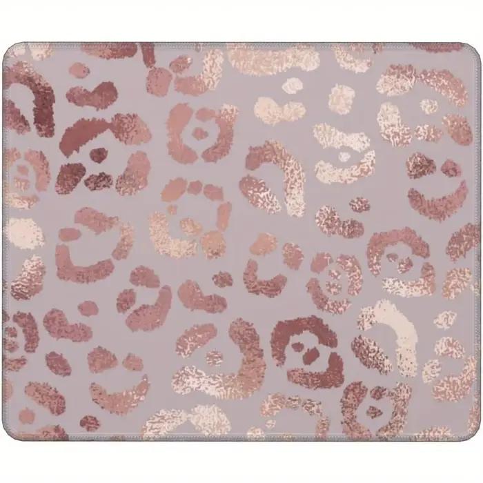 Le tapis de souris rose scintillant imprimé léopard est composé de caoutchouc lavable et antidérapan
