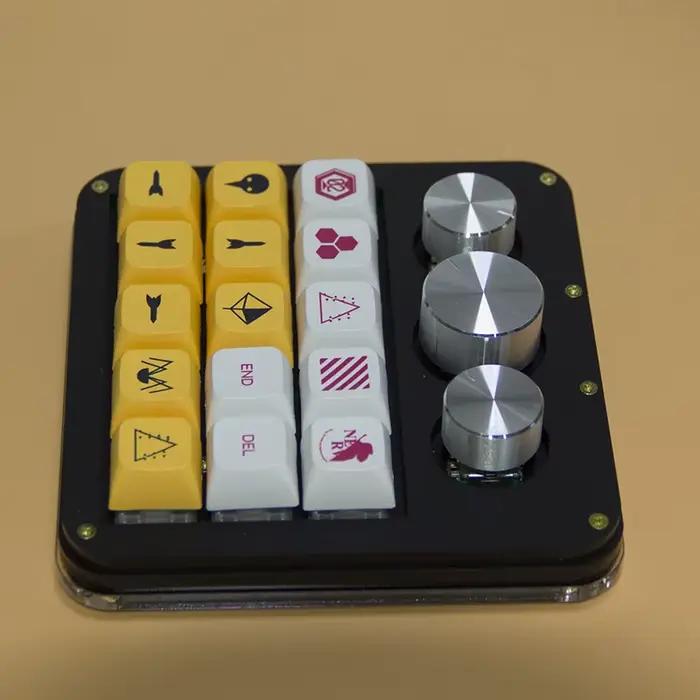 Clavier mécanique à 15 touches et 3 boutons