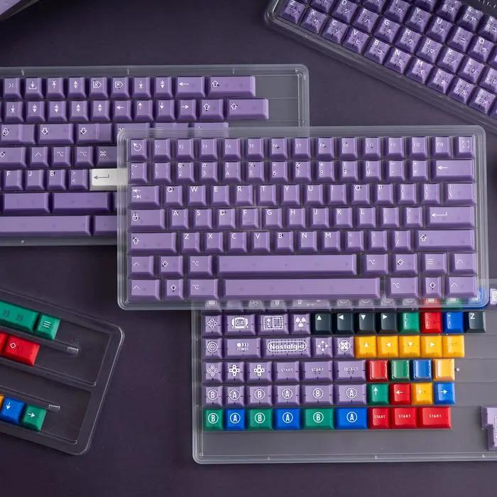 Kit de touches clavier KBDfans Atomic Purple en ABS avec tapis de bureau texturé pour un bureau ludique et professionnel