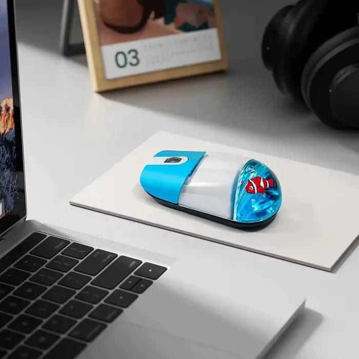 Frutiger Aero Aqua souris liquide 2.4G Bluetooth sans fil mignon flottant Aquarium Animal optique océan poupée